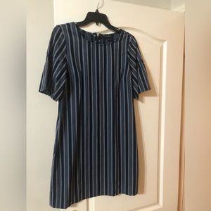 Banana Republic navy blue/gray/white stripe short ruffled sleeve